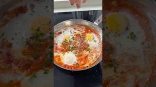 Making breakfast with tomatoes from our own garden 🍅🌿