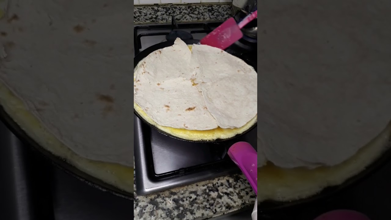 Lavaşlı kaşarlı omlet ???? #omlet #lavaş #kaşarlı #kahvaltı #food #cooking #yemektarifleri #shorts Lavaşlı kaşarlı omlet ???? #omlet #lavaş #kaşarlı #kahvaltı #food #cooking #yemektarifleri #shorts