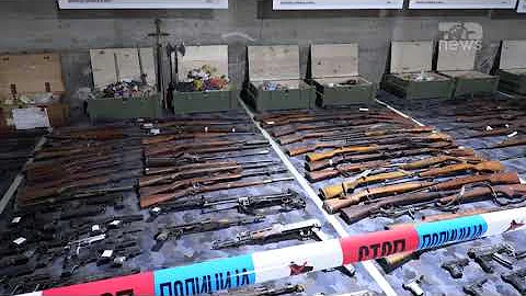 Top News - Serbët ‘çarmatosen’ në masë / Dorëzojnë edhe raketa hedhës, 13500 armë të mbledhura