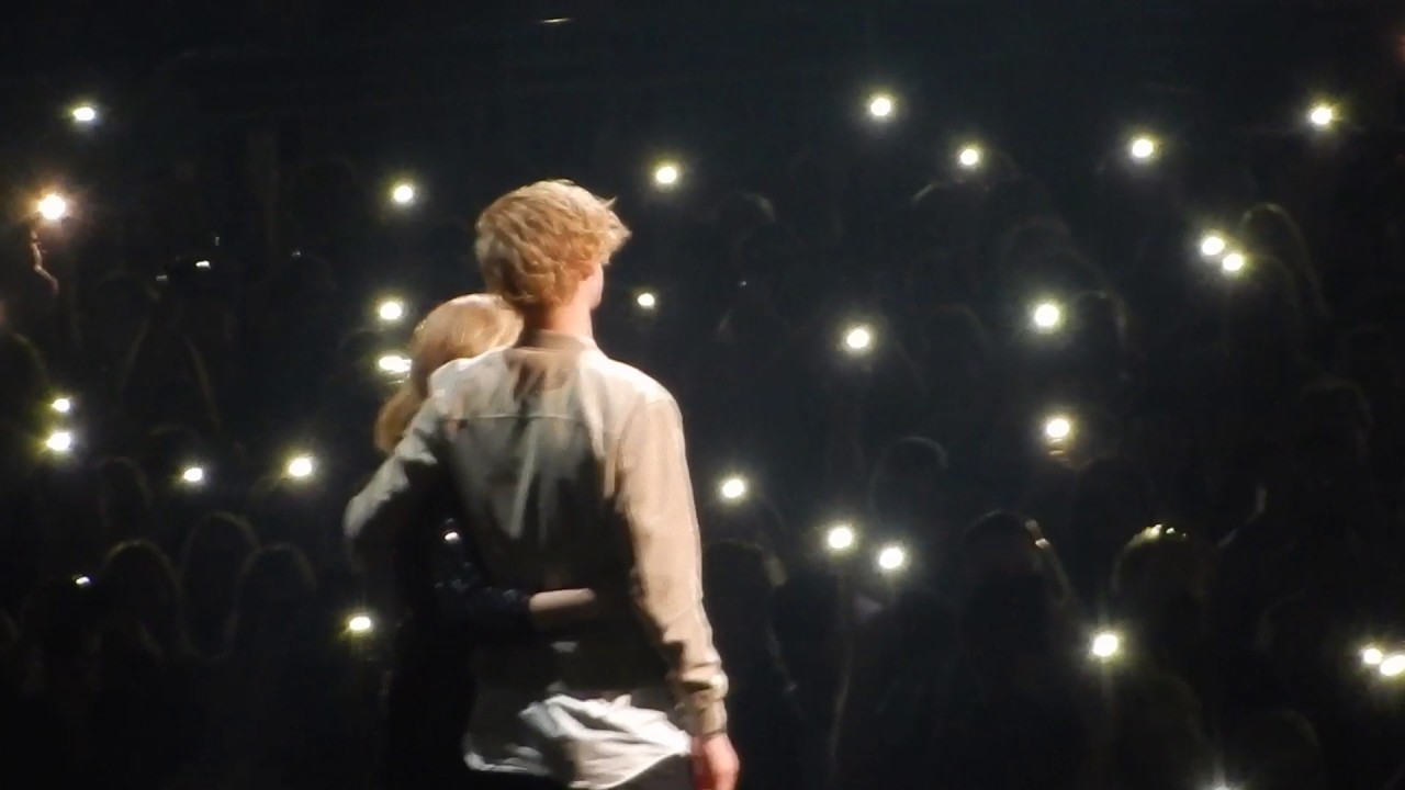 Adele sings with fan (stockholm) - YouTube