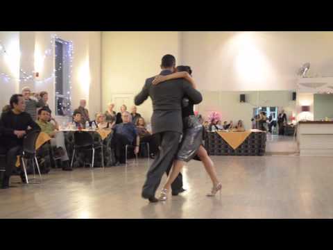 Frank Obregon y Jenny Gil bailan la Milonga Reliquias Porteñas en Toronto - Canadá