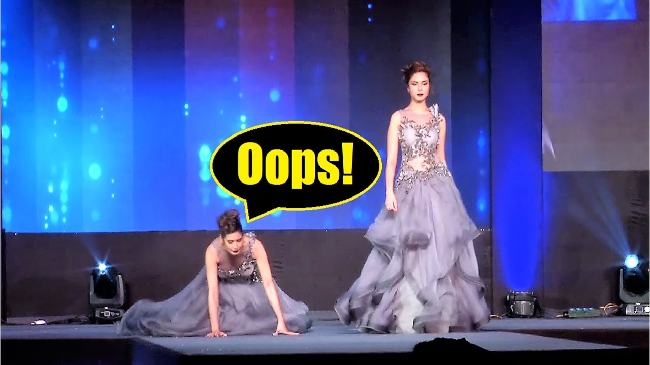 OOPS ! Indian Model's ramp walk goes WRONG | Most Embarrassing Moment.