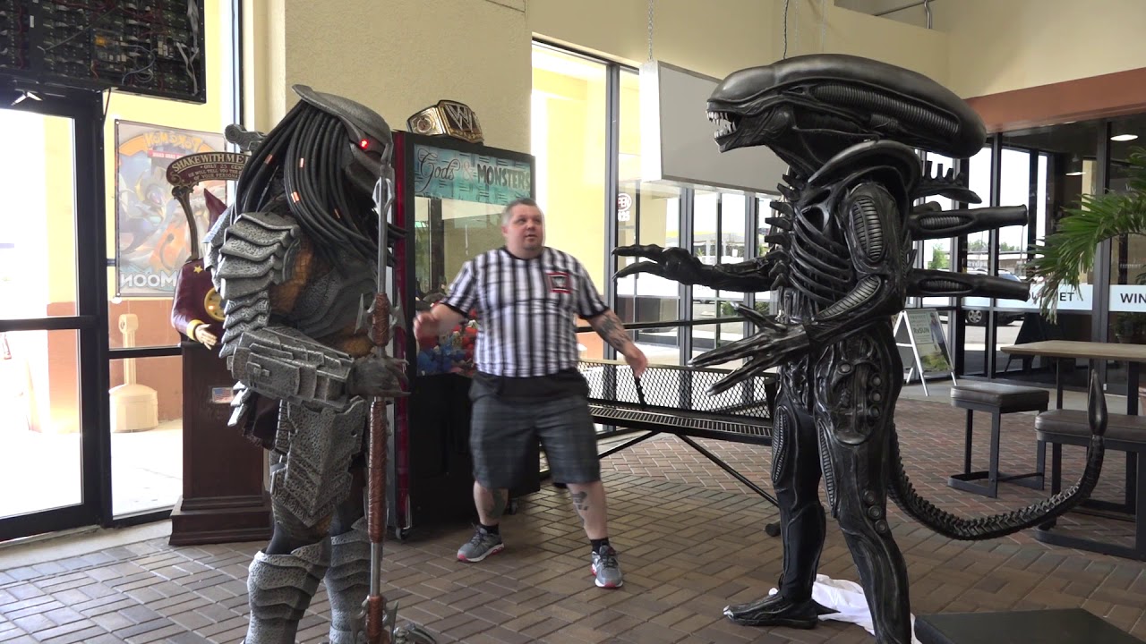 Alien Vs. Predator Fight Teaser - YouTube