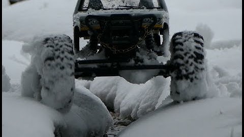 The beast vs. snow || Axial Wraith Spawn