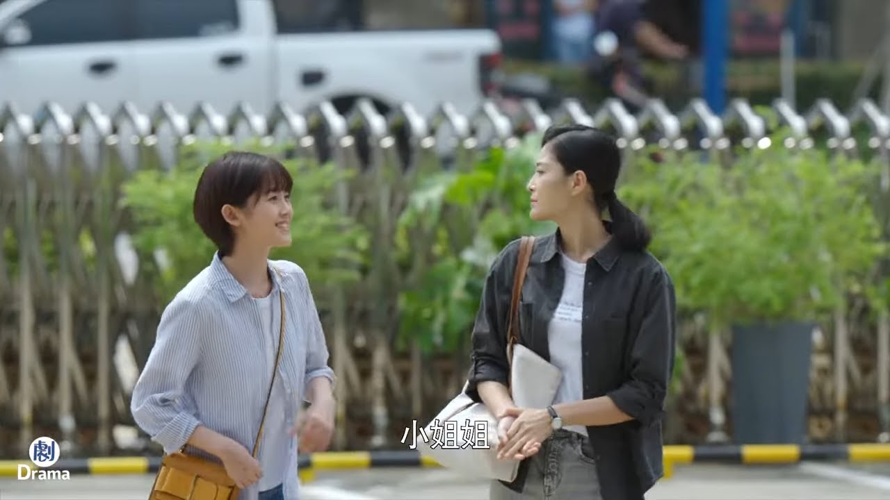 警花第一天上班因捉賊遲到，想讓美女幫忙做證，誰料美女就是她的頂頭上司