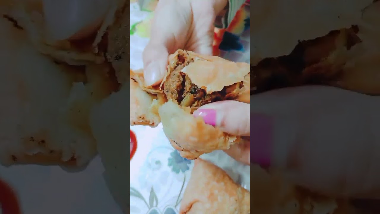 Samosa with Chutney 😋🤩😁