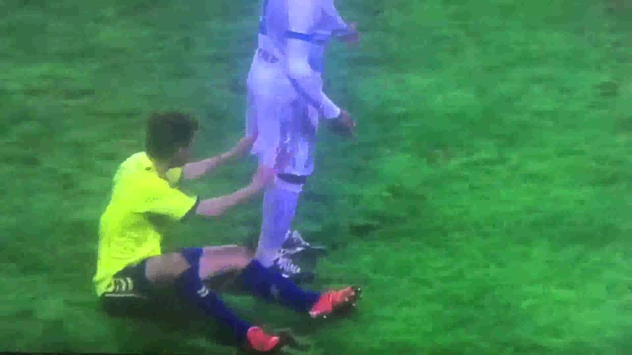 Player Holst pulls shorts Hulk