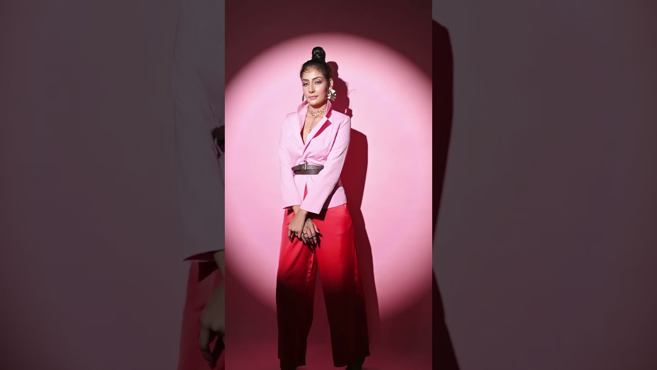 Female Model Poses for Fashion Jewellery