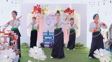 CÔ DÂU CÙNG ĐỘI MÚA GIA ĐÌNH MÚA VŨ ĐIỆU TIẾNG KHÈN HOA BAN NỞ LÀM KHUẤY ĐỘNG CẢ SÂN KHẤU 17.12.2025