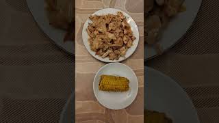Зеле с месо 🐔🌽 царевица 🌽 ще хапна с кеф с вас приятели с хлябец! 🍞🍽️🥕🥗🍞🐔🐓🍺🍻🥕🍷🥳🥧🥓🌹🌷🍀🌲😘❤️💓🌽