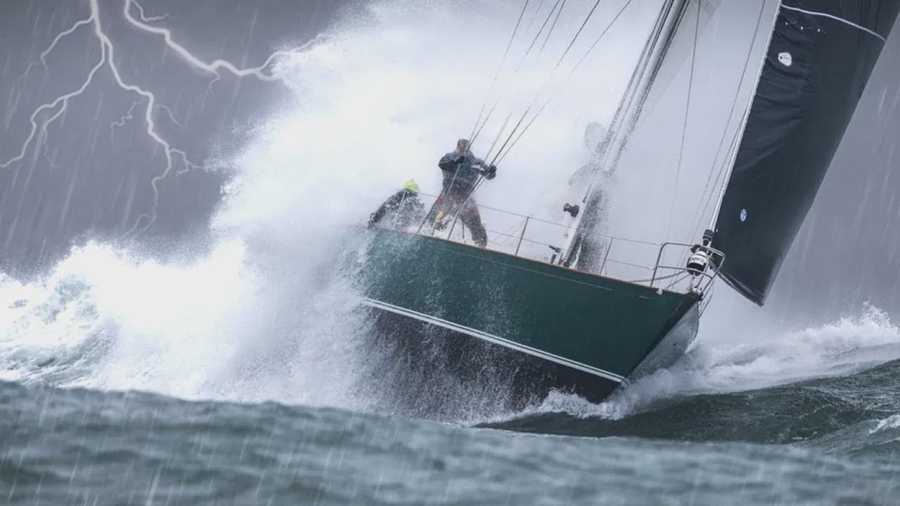 Mga Epic na Epic Fail sa Karera ng Yate!