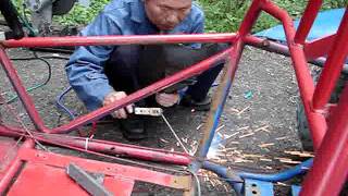 20111221阿波羅計畫原型車焊接補強錄影01-東勢高工E2C發展計畫.MPG