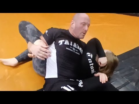 Fun way to pass the knee shield and submit people #bjj #guardpass - YouTube