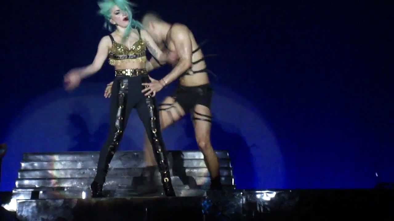 Edge of glory - Lady Gaga Singapore 7 July 2011, YES we were this near!!!