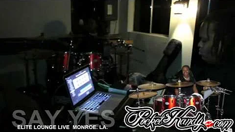 FLOETRY -  SAY YES   (LIVE PERFORMANCE at THE ELITE LOUNGE )