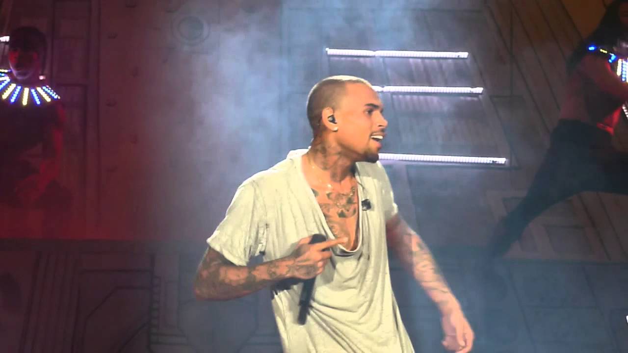 Chris Brown - Fan (Berlin O2 World) - YouTube