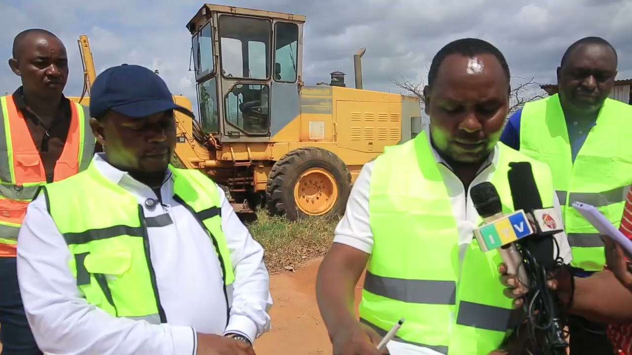 MHANDISI MATIVILA AKAGUA BARABARA YA UTETE-KINGUPIRA INAYOJENGWA KWA KUTUMIA TEKNOLOJIA MBADALA