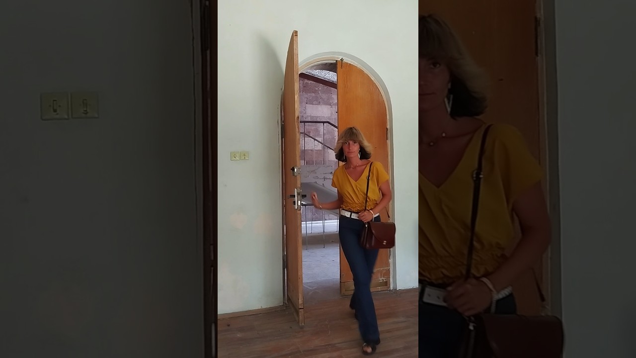 80's Soviet modernism interior & late 70's outfit - Orgov radio optical observatory