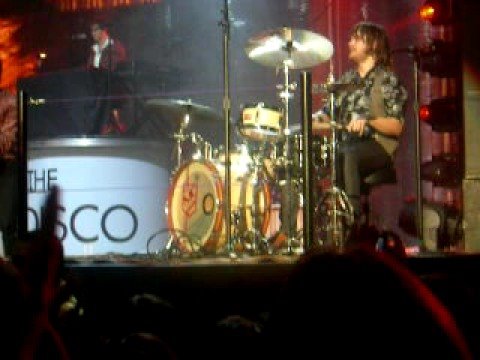 Panic at the Disco 10.5.08 "Shout!" focused on Spencer Smith
