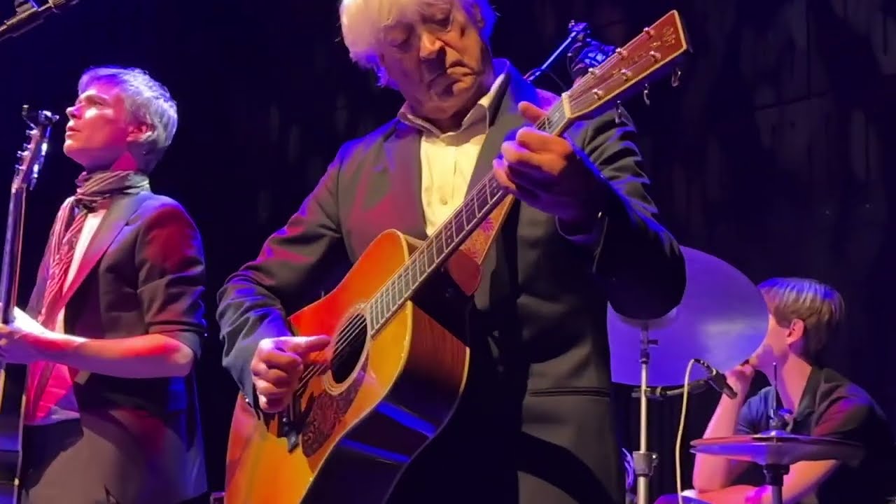 Dissing, Las & Cross   The answar is blowing in the vind