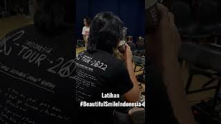 Slank lagi latihan buat konser #BeautifulSmileIndonesia di Studio Parah