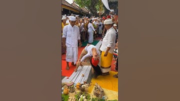 Ritual sakral orang Bali
