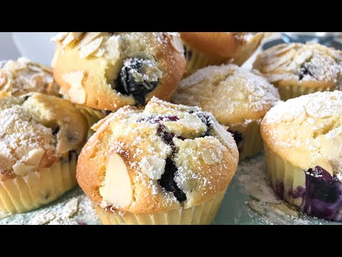 Βίντεο: Χαλαρά Muffins με αμύγδαλα και μούρα