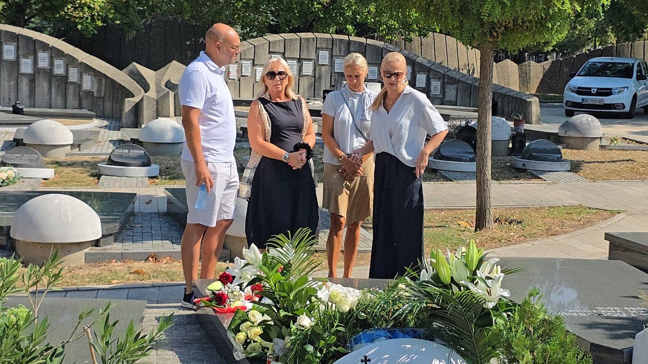 GOCA, ILDA I SIN MIHAJELO CELA PORODICA NA NOVOM GROBLJU SLAVE 74 ROĐENDAN ŠABANA ŠAULIČA😭😭
