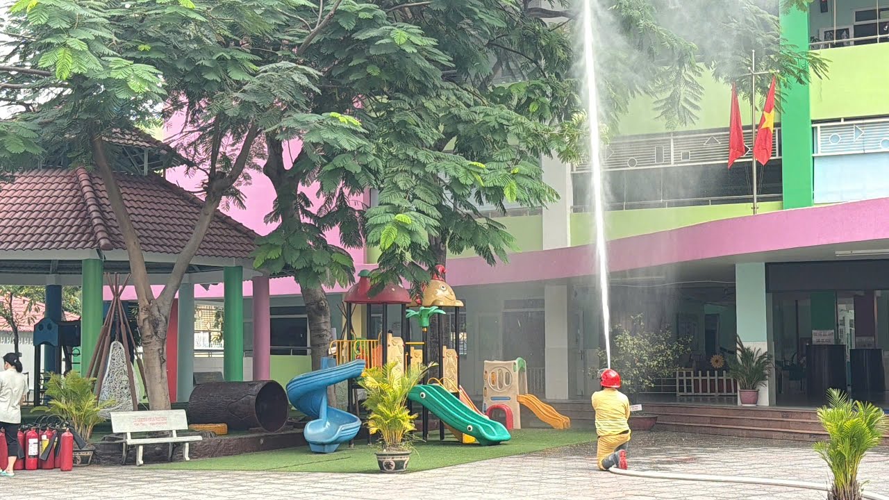 THỰC TẬP PHÒNG CHÁY CHƯA CHÁY CỨU NẠN CỨU HỘ TẠI TRƯỜNG MN HƯỚNG DƯƠNG