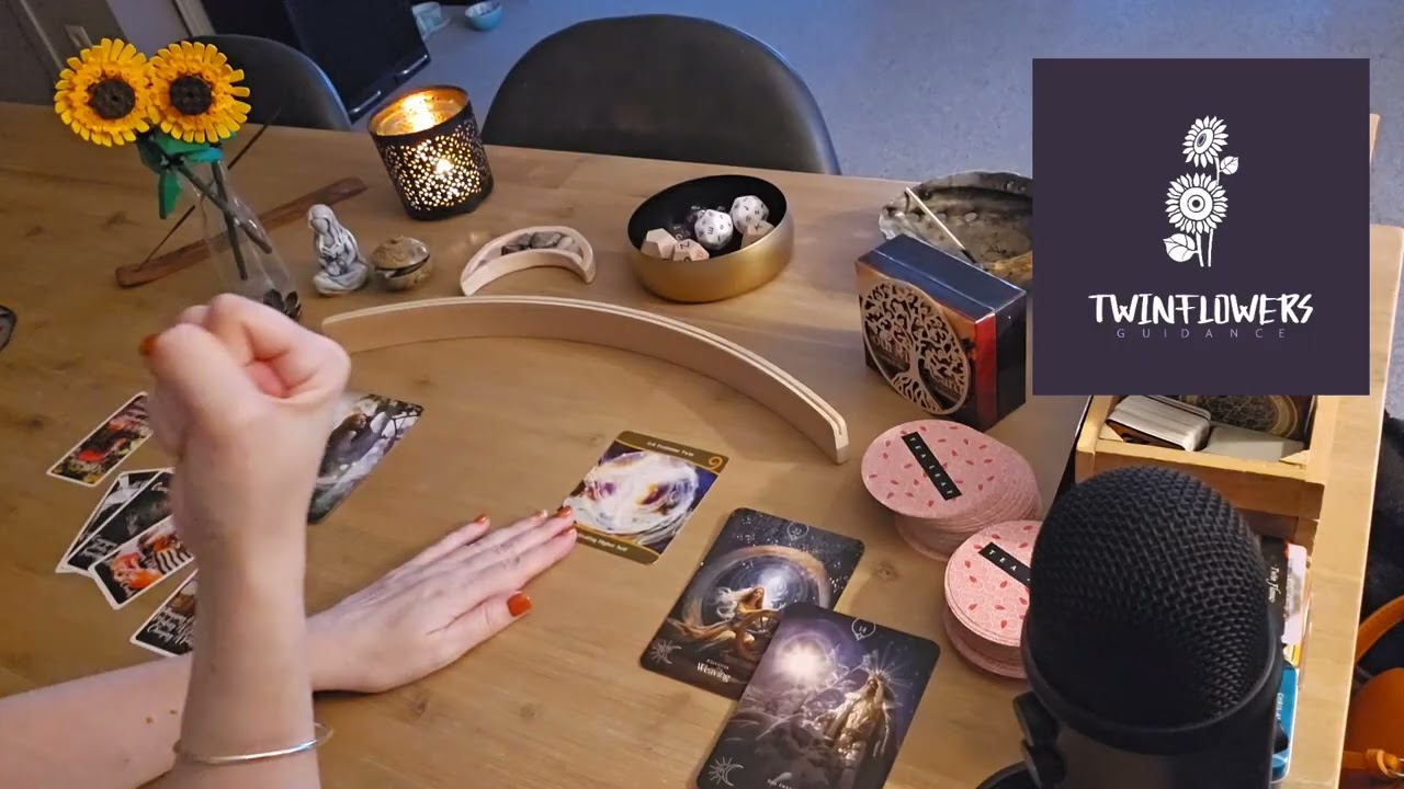 TWEELINGZIELEN: 999 portaal 🌻🦋 / Wat betekent die voor de DM & voor de DF?