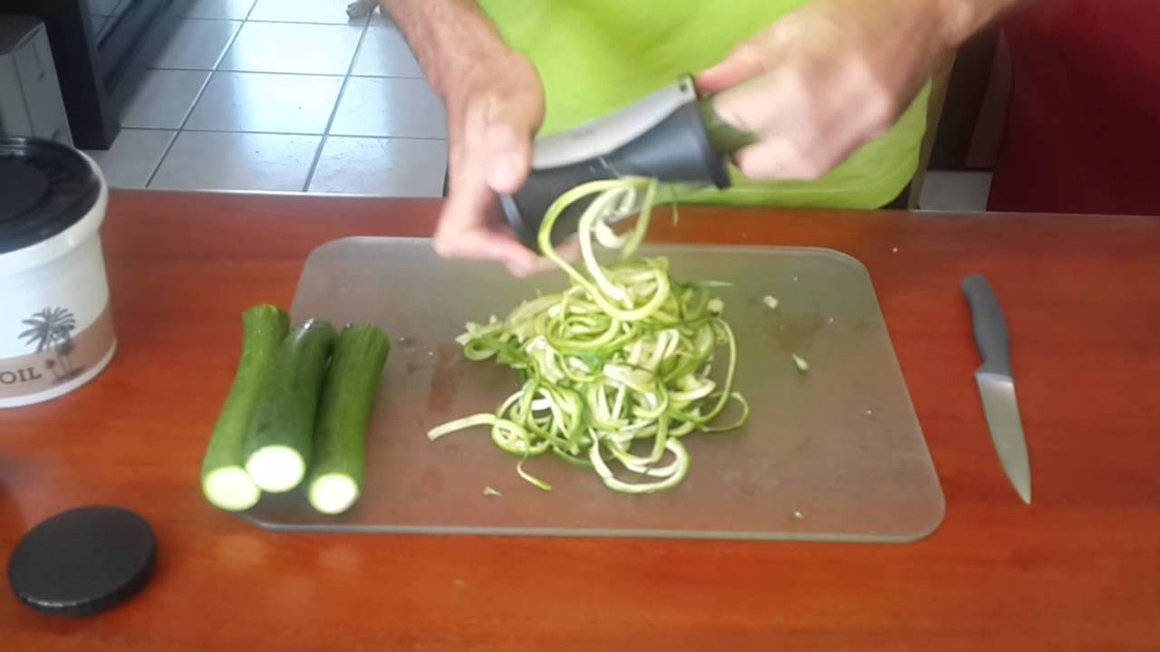 How to make baby marrow fettuccine -my first video - YouTube