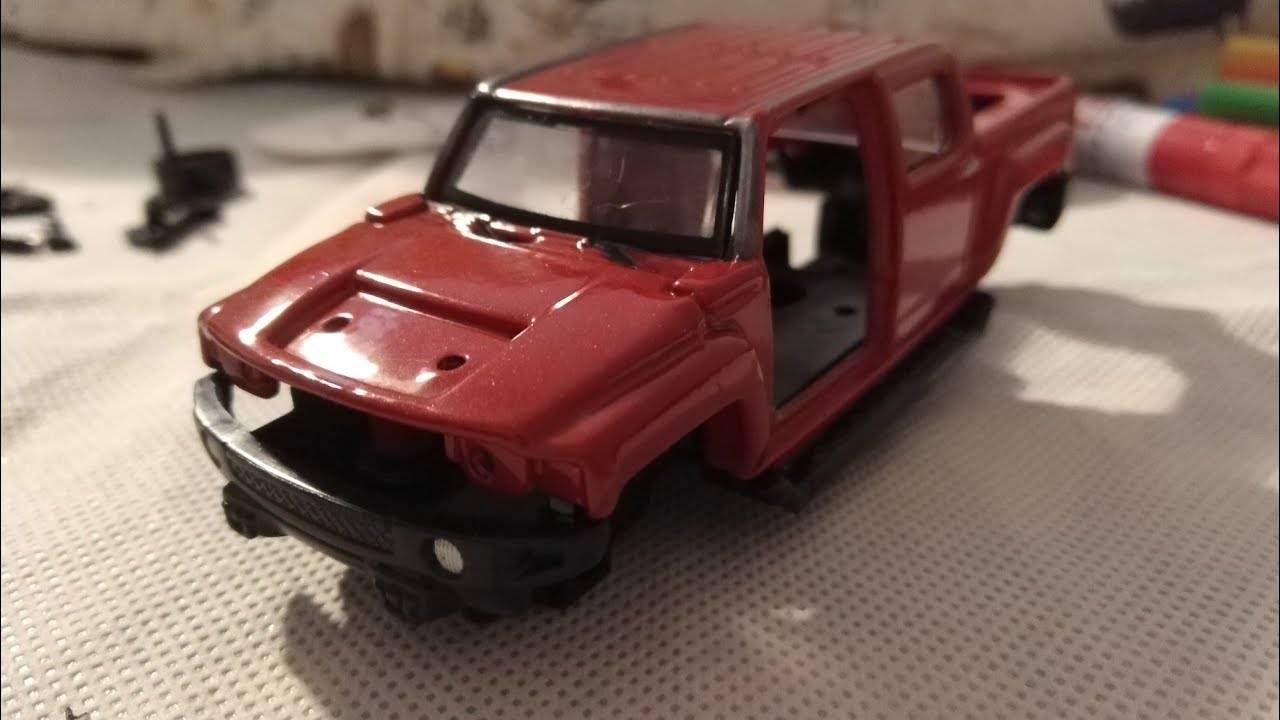 Hummer H3T 
маштабния модель 