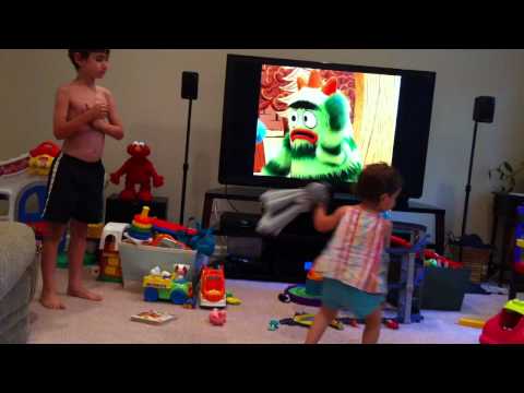 Peter singing Yo Gabba 