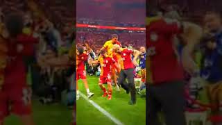 Nerde Eski Taş Fırın Erkeği Resimi