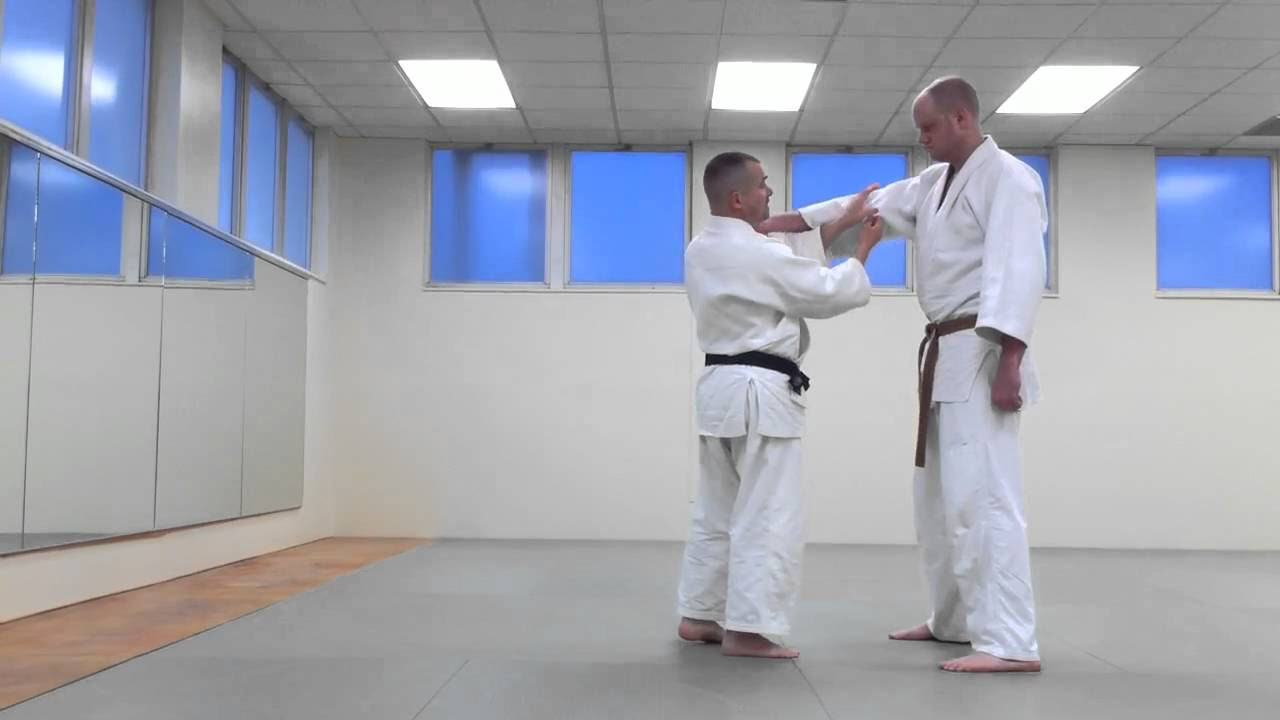 Amazing Judo from the Bottom Up   Throwing a Much Larger Opponent