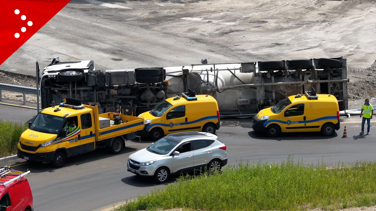 Autocisterna si ribalta all’uscita di una rotonda a Vergiate, vvf e carabinieri sul posto