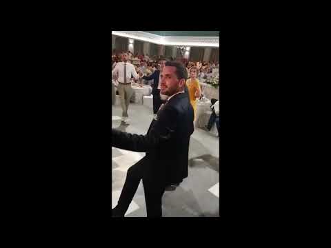 Παπάς λεβέντης παντρεύει
