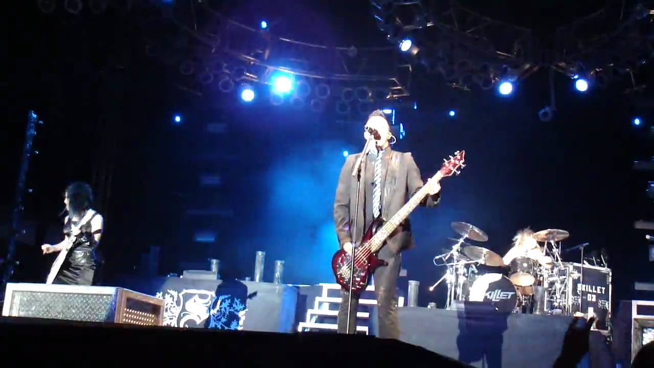 SKILLET LIVE: Whispers In The Dark (Sonshine Festival 2010)