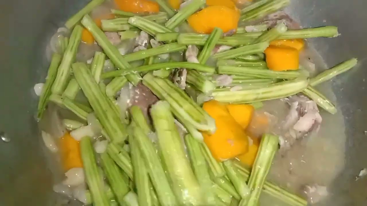 BINIGYAN AKO KANINANG UMAGA NG PANG-ULAM NG AMING KAPITBAHAY BUNGA NG MALUNGGAY!!! 