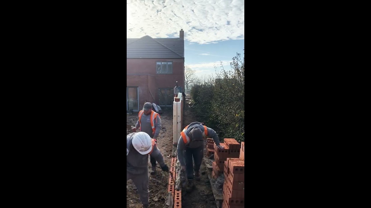 Bricklaying Garden wall in build 🧱🧱🧱🧱🧱👍🏻 - YouTube