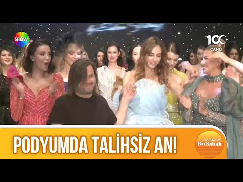 Manken Sena Şimşek podyumda elbisenin azizliğine uğradı