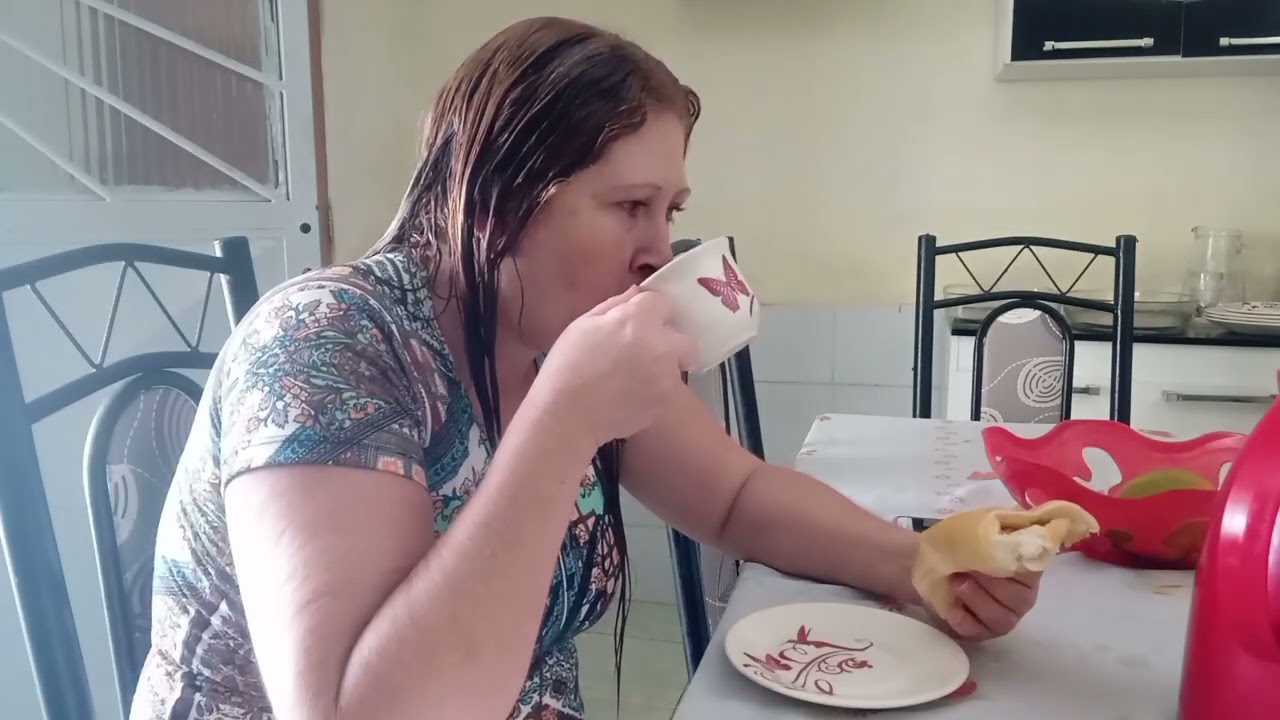 VLOG DE ROTIMA #TOMANDO CAFE E APANHANDO ROPA 