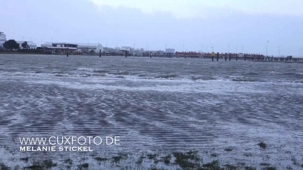 15 01 11 Hochwasser Cuxhaven Youtube