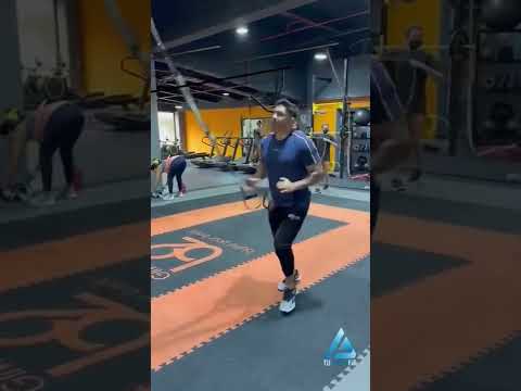 Video: 4 formas de llevar zapatillas deportivas fuera del gimnasio