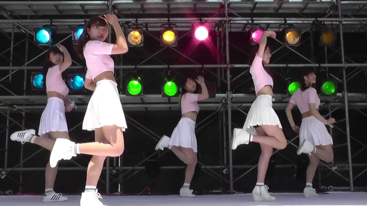 ピンクのトップスと白いスカートが可愛い 女子大生のｋｐｏｐカバーダンス Heart Attack 심쿵해 Aoa Youtube