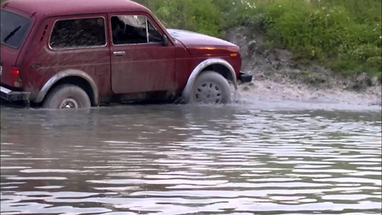 Нива по городским лужам. Двигатель от нивы 21214. Нива 2131 off road. Нива форсировать. Мотор от нивы 2121 в 2123.