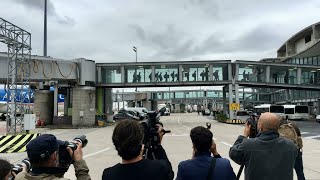 Details Arrival at Roissy of the first 45 repatriates from Kabul to France • FRANCE 24 Update