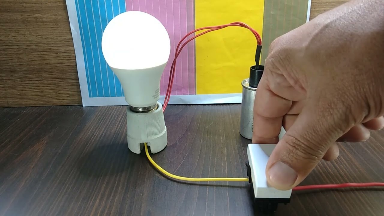 Circuito de Lâmpada Simples Experimental Com Capacitor.