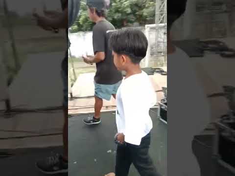 @MaulanaArdiansyah  Ft. Ochi Alvira - Ojo Dibandingke ( Live Version )