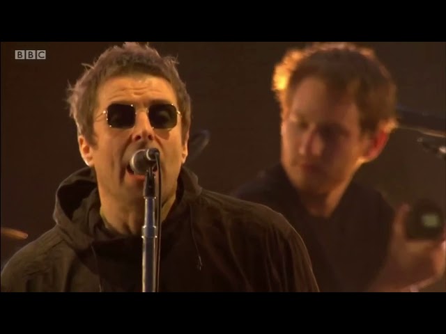 Live Forever And Wonderwall Liam Gallagher Live At TRNSMT 2018 class=